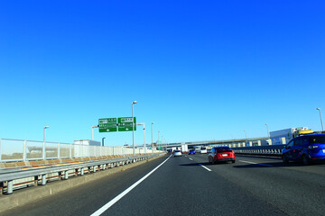 東名高速道路をドライブ