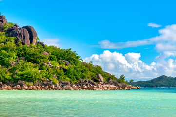 Granite boulders in Anse Volbert