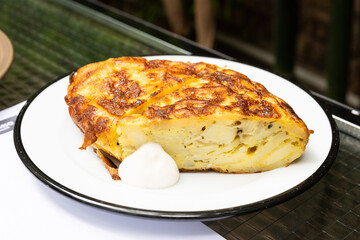 tortilla de papas en plato