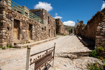 Casa de piedra y calle Real de Catorce