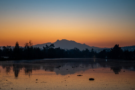 Iztacc&iacute;huatl dede Xochimilco al amanecer