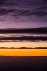 Sonnenuntergang / Abenddämmerung Farbenansicht vom Flugzeug