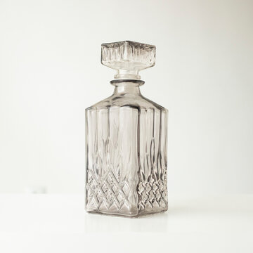 Botella de cristal tallado