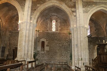 L'église collégiale Saint Lazare d'Avallon, de style roman, ville de Avallon, département de...