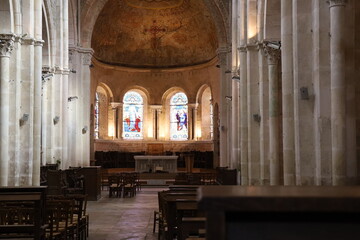 L'église collégiale Saint Lazare d'Avallon, de style roman, ville de Avallon, département de l'Yonne, France