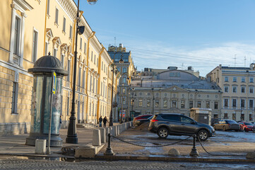 20/03/2022 16:40 PM Russia Saint-Petersburg Art Square, everyday life, paved roadway. Old city.