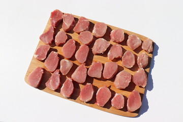 Schweinemedaillons. Schweinelendchen roh.