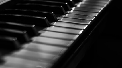 Naklejka premium close up of piano keys