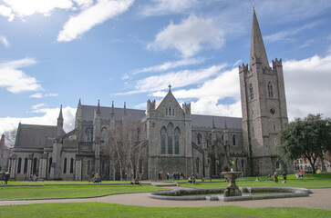 St. Patrick’s Cathedral in Dublin, Irland, ist die größere der beiden Kathedralen der...