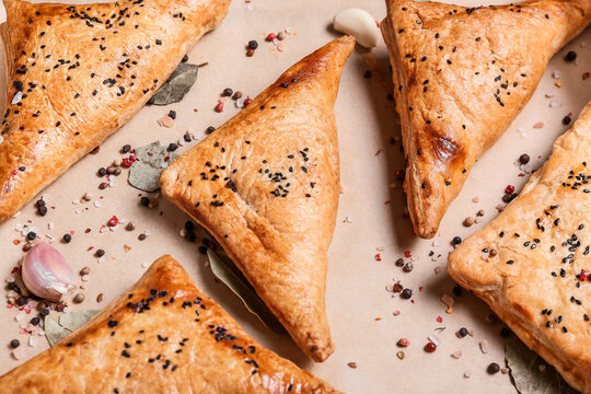 Tasty Uzbek samsa with spices, top view