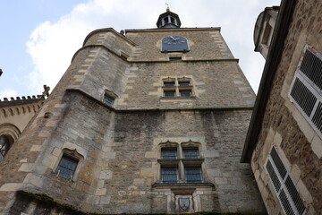 Le beffroi ou tour de l'horloge, construit au 15eme siecle, ville de Avallon, département de l'Yonne, France