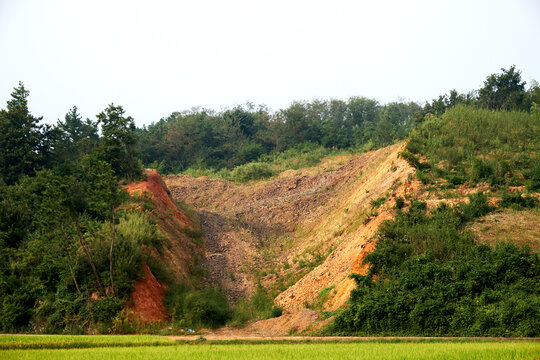 A landslide occurred in a small mountain in Geoje-si, South Korea.
