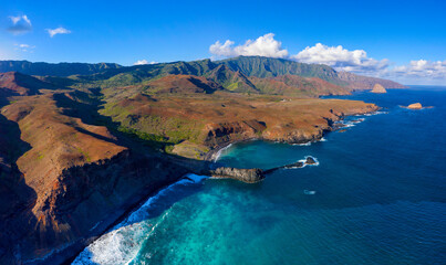 Naklejka premium vue aérienne panoramique de l'ile de UA HUKA,archipel des marquises Polynésie francaise 