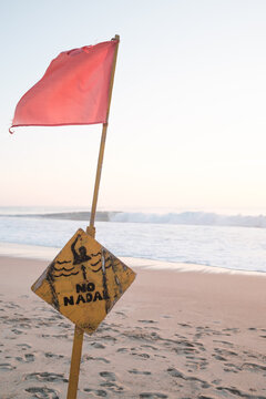 Vertical closeup shot of the sign saying "No nadar" at the beach of Puerto Escondido, Mexico