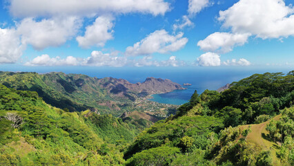 Fototapeta na wymiar vu aérienne de la baie de TAIOHAE sur l'ile de NUKU HIVA dans l'archipel des marquises en polynésie francaise