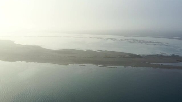 survol du delta de l'Ebre et du port de l'Ampolla en Catalogne, Espagne