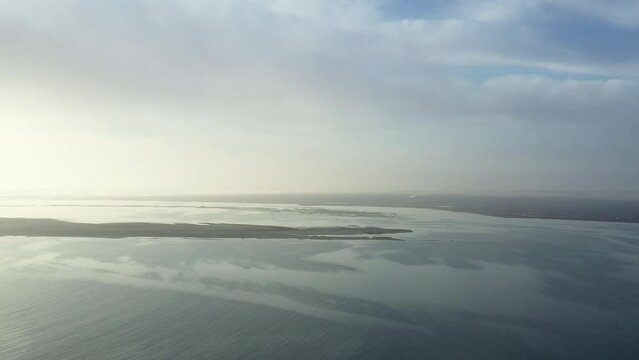 survol du delta de l'Ebre et du port de l'Ampolla en Catalogne, Espagne