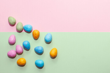 Fototapeta na wymiar Multi-colored Easter decorative eggs on a pastel background.