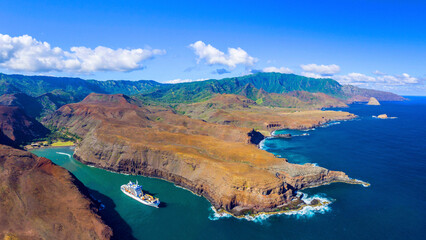 vue aérienne panoramique de l'ile de UA HUKA,archipel des marquises Polynésie francaise 