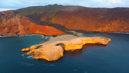 Fototapeta na wymiar vue aérienne de la vallée plage de Hatuana ile de UA HUKA archipel de marquises polynesie francaise 
