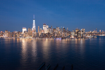 Obraz premium night over manhattan