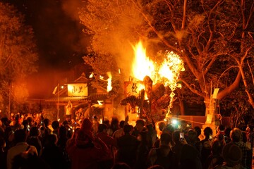 近江八幡・日牟禮八幡宮の左義長祭で奉火されるダシ