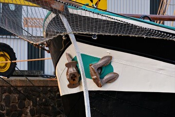 Anchor on the bow, to moor on the water and anchor in the ground. To be anchored without a harbor or fixed mooring place