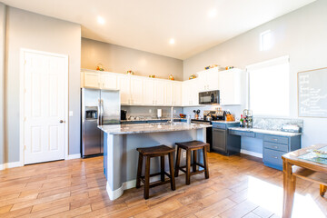 Warm and open kitchen 