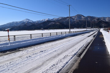 雪道のわだち ／ 日本有数の豪雪地帯 山形県庄内地方