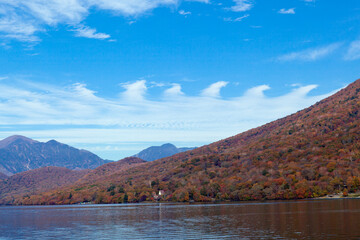 中禅寺湖の巻雲と湖