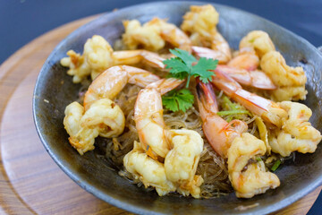 Steamed Prawns with Vermicelli is Popular Thai dishes,Casseroled shrimp with glass noodle