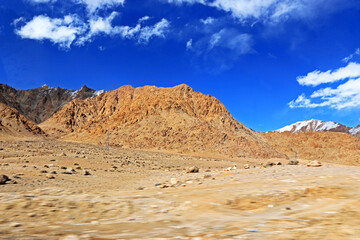 Fototapeta na wymiar View of nature on the top of mountain in Leh Ladakh, India