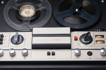 old magnetic player top view