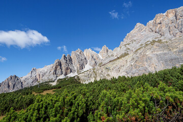 Fototapeta na wymiar Panoramic view of the famous peaks of the Dolomites, Belluno Province, Dolomiti Alps, Italy