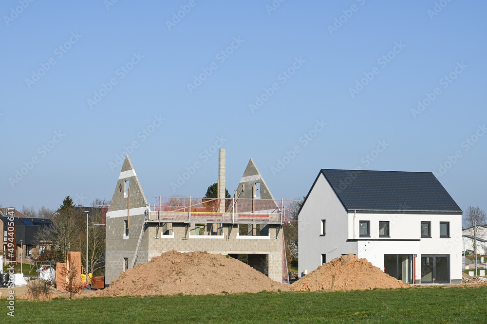 Poster batiment architecture construction maison immobilier logement materiaux beton nouveau quartier Belgique Habay