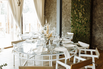 Details of the wedding decor. Elegantly decorated banquet hall for a wedding.