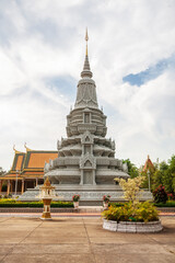 Fototapeta premium Royal stupa in Phnom Penh