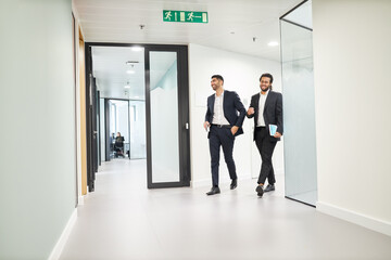 Business people as colleagues in the start-up team on the corridor