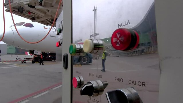 Distracci&oacute;n ante aviso de falla de equipo, personal no se percata de error.