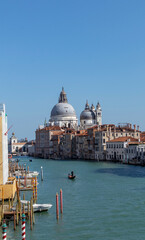 Naklejka premium Canals, bridges and buildings in the city of Venice Italy. classic buildings, blue water canals.