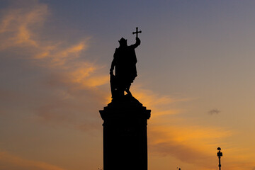 Gijón, Asturias, España. Estatua de Pelayo, junto al puerto deportivo.