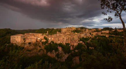 Fototapeta premium Sunset over Sorano, a hilltown in Tuscany