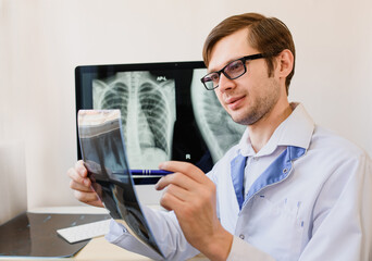 Radiologist analyzing a chest x-ray with pneumonia in right hemithorax lung.