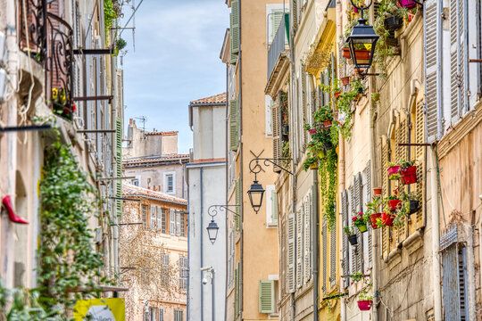 Fototapeta Marseilles, Old neighbourhood of the Panier, HDR Image