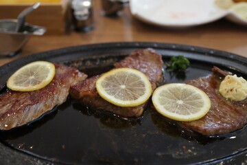 grilled fish with lemon