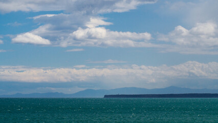 Vue sur la chaîned es Pyrénées orientales, depuis la plage de Port-la-Nouvelle