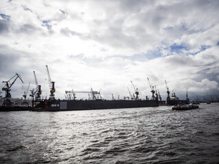 Obraz premium Hamburg Harbour with backlight