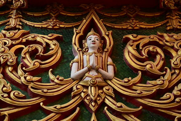 Fototapeta na wymiar le temple Wat Tham Suea dans la région de Kanchanaburi près de la rivière Kwaï (Thailande)