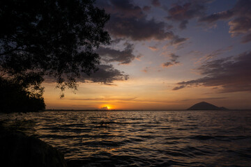 Naklejka na ściany i meble sunset in the lake