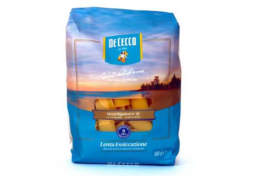 Pasta DE CECCO. Traditional Italian Food manufactured in Fara San Martino, Italy